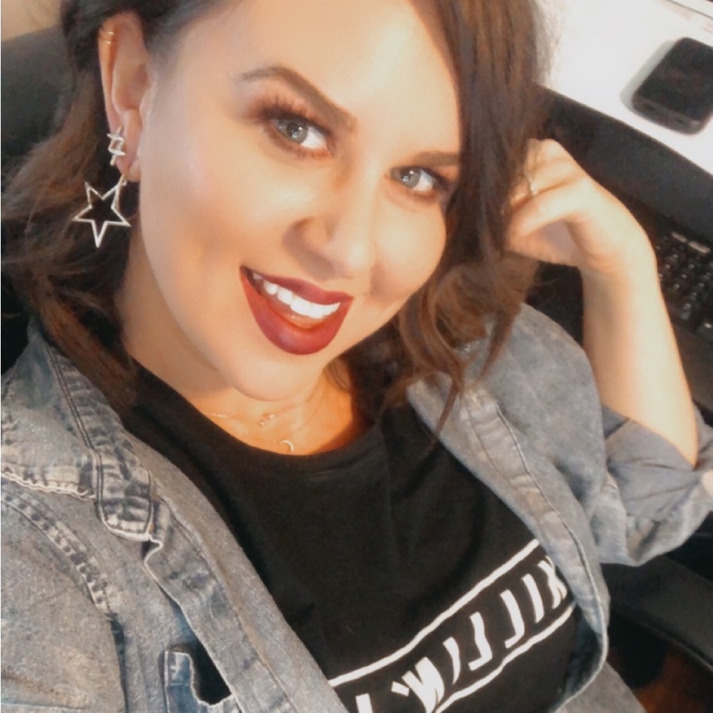 Meet your Posher, Hilary